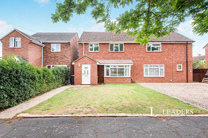 3 Bedroom Semi-Detached House To Rent In Vaughan Road, Stotfold, SG5