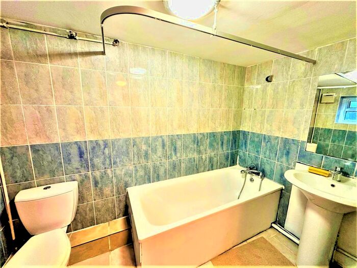 1 Bedroom Flat To Rent In Garratt Terrace, Tooting Broadway, London, SW17