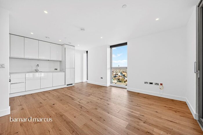 2 Bedroom Flat For Sale In Caithness Walk, Croydon, CR0