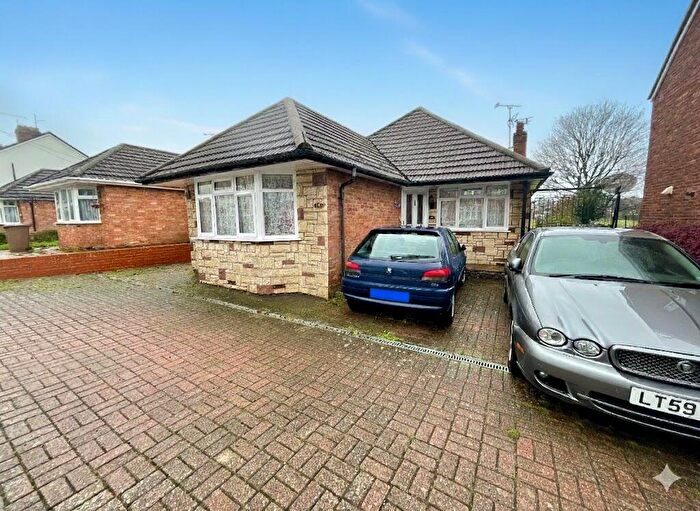 3 Bedroom Detached Bungalow For Sale In Blundell Road, Luton, Bedfordshire, LU3
