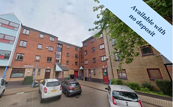 2 Bedroom Flat To Rent In Abernethy Square, Marina, Swansea., SA1