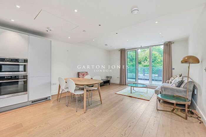 2 Bedroom Flat To Rent In Altissima House, Queenstown Road, London, SW11