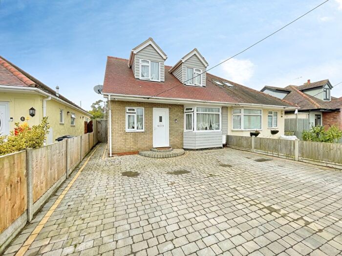 5 Bedroom Chalet For Sale In Harwich Road, Little Clacton, CO16