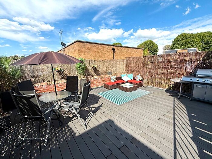 2 Bedroom Flat For Sale In Heath Road, Twickenham, TW1