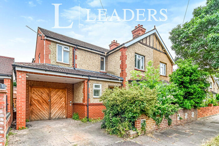4 Bedroom Semi-Detached House To Rent In Grange Road, Bedford, MK41