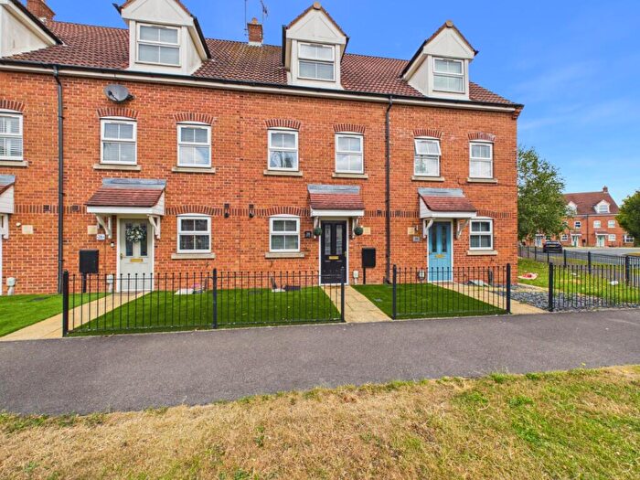 3 Bedroom Terraced House For Sale In Gilderidge Park, Kingswood, HU7