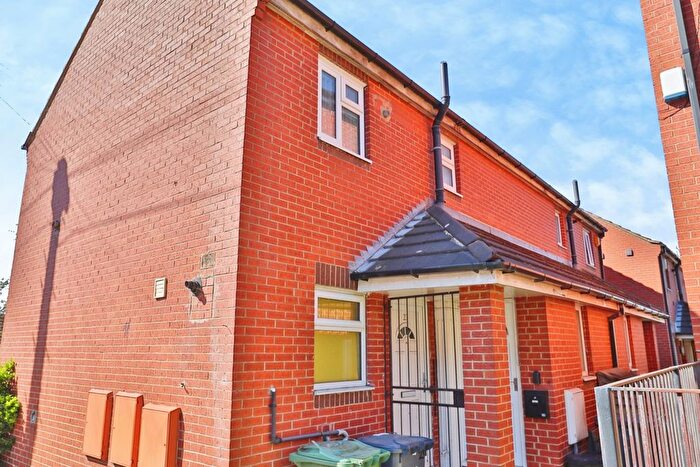 1 Bedroom Flat For Sale In Belle Vue Court, Leeds, West Yorkshire, LS3