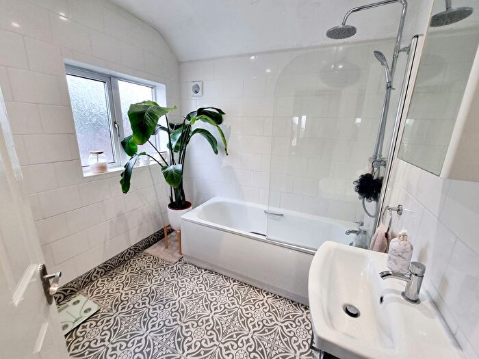 3 Bedroom End Of Terrace House For Sale In Mousehole Road, Paulsgrove, Portsmouth, PO6