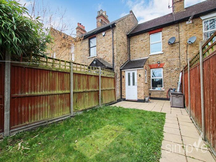 2 Bedroom Property To Rent In Bell House Cottages, Freemans Lane, Hayes, UB3