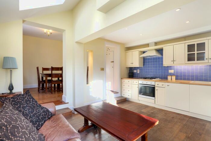 2 Bedroom Terraced House To Rent In Alexandra Road, Windsor, SL4