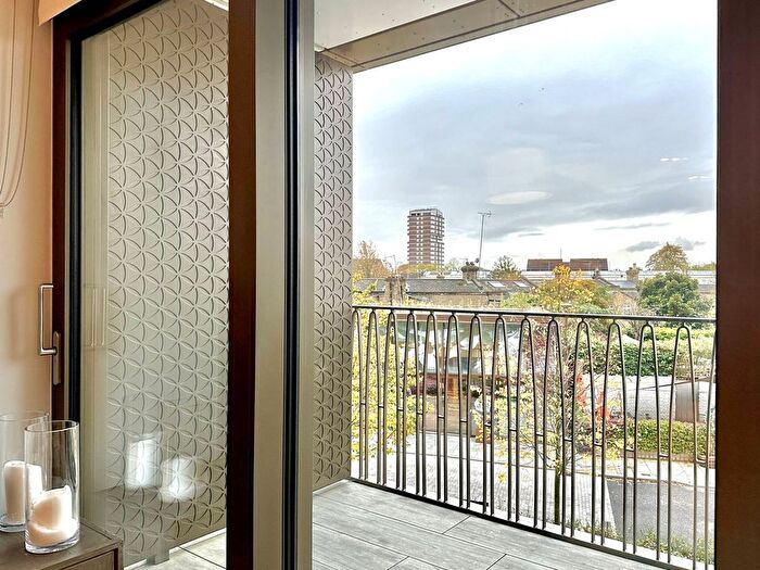 1 Bedroom Flat For Sale In Hampton House, Fulham Broadway, London, SW6