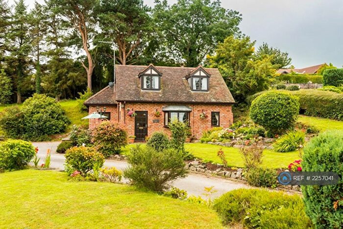 1 Bedroom Detached House To Rent In Colwyn Bay, Colwyn Bay, LL29