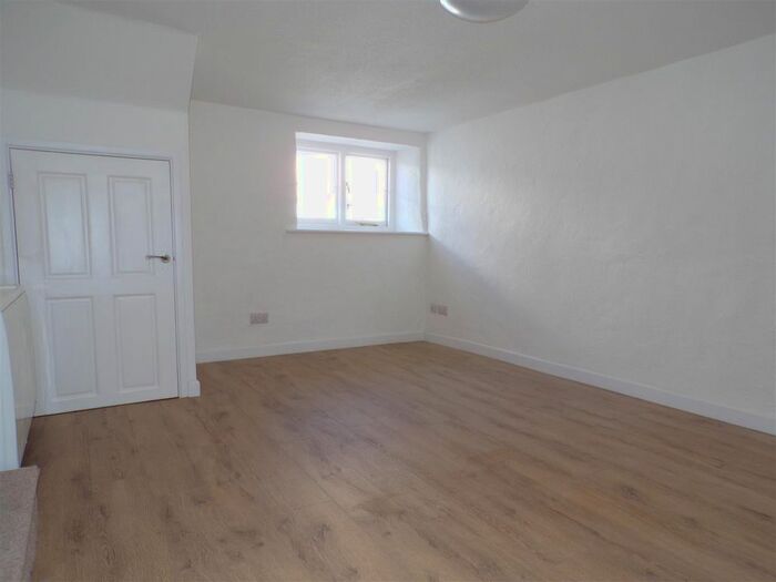 3 Bedroom Mews To Rent In Well Street, Torrington, EX38