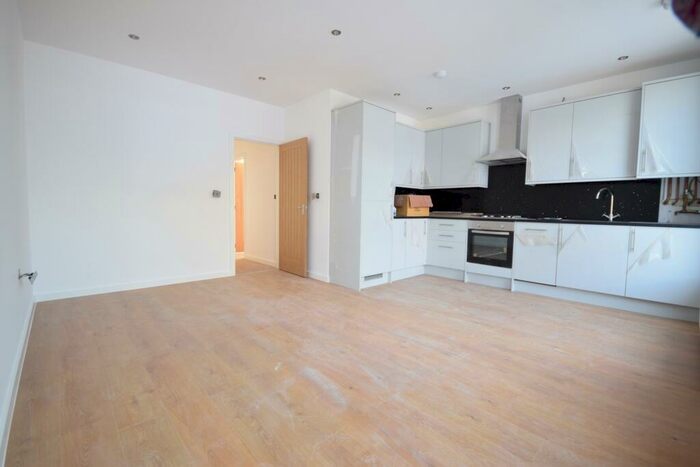 2 Bedroom Flat To Rent In Nunhead Lane, Peckham, SE15