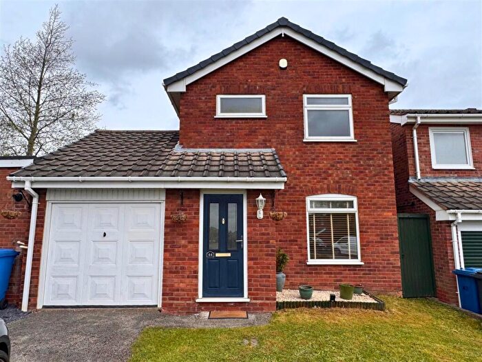 3 Bedroom Detached House To Rent In Sycamore, Wilnecote, Tamworth, B77
