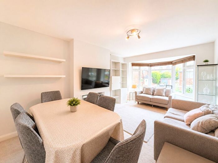 2 Bedroom Flat For Sale In Sterling Avenue, Edgware, HA8