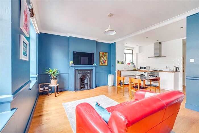 2 Bedroom Flat To Rent In Crabtree Lane, London, SW6