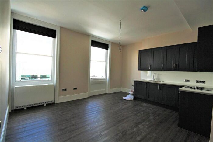 2 Bedroom Apartment To Rent In Flat, North West House, BN1
