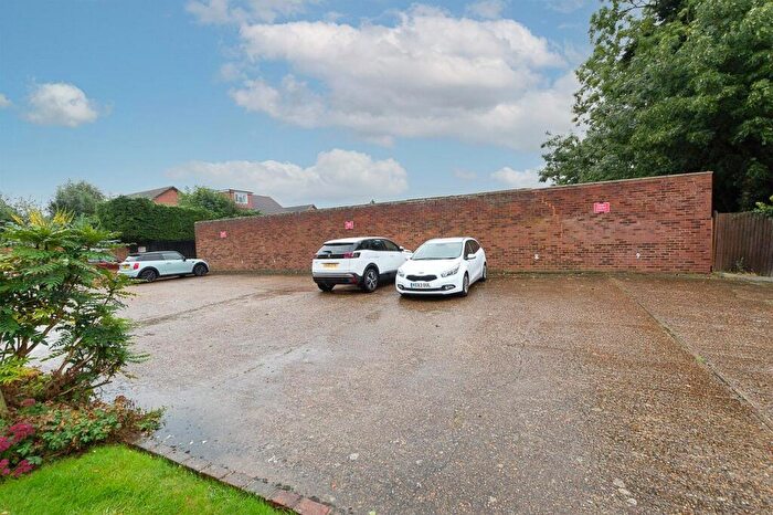 1 Bedroom Maisonette To Rent In Ardrossan Gardens, Worcester Park, Surrey, KT4