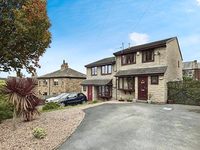 3 Bedroom Semi-Detached House For Sale In Westcliffe Road, Cleckheaton, BD19