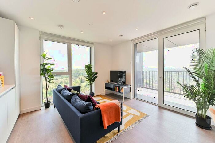 2 Bedroom Flat To Rent In The Fold, Croydon, CR0