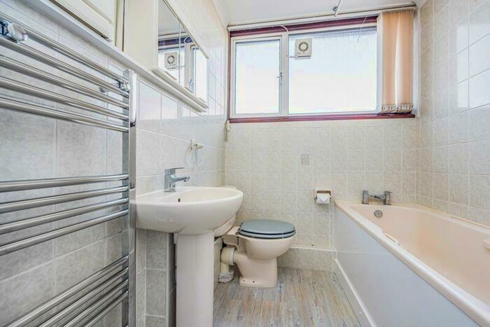 2 Bedroom Apartment To Rent In Eastern Villas Road, Southsea, PO4