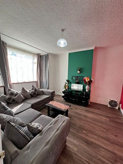 4 Bedroom Semi Detached House To Rent In Church Road, Ilford, IG2