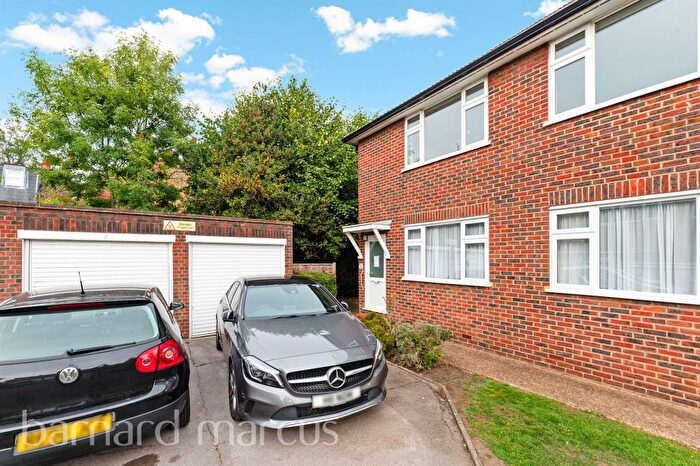 2 Bedroom Flat For Sale In Cambridge Road, London, SW20