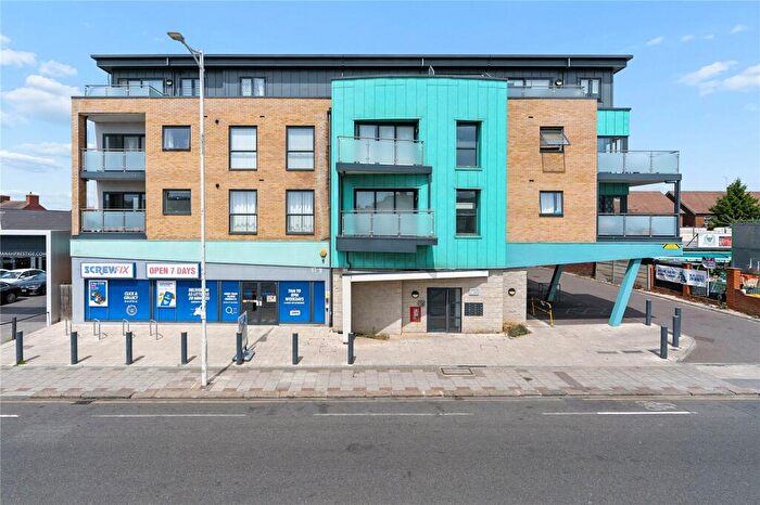 2 Bedroom Apartment For Sale In High Road, Romford, RM6