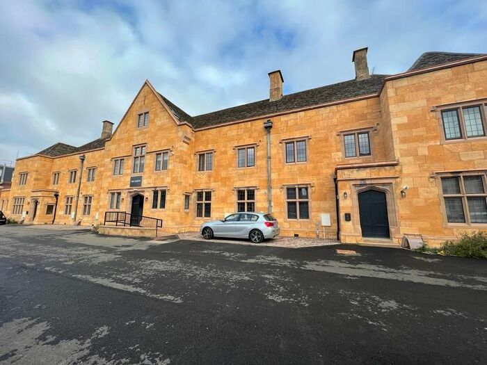 2 Bedroom Flat To Rent In Banbury, Oxfordshire, OX16