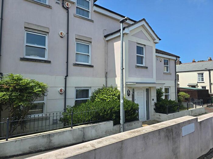 2 Bedroom Flat For Sale In Union Close, Bideford, EX39