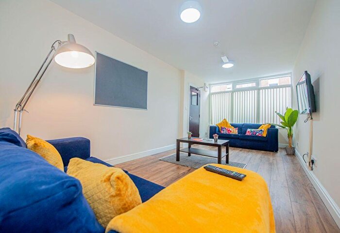 7 Bedroom Flat To Rent In Flat, Lawrence Road, Liverpool, L15