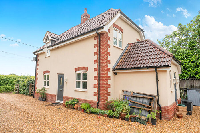 2 Bedroom Detached House For Sale In Woodland Drove, Winchester, SO21