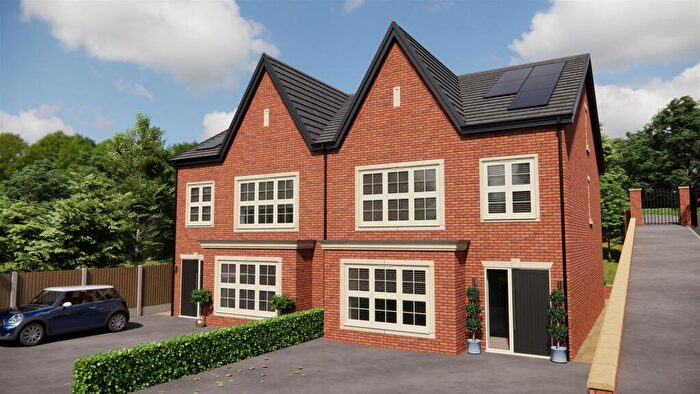 4 Bedroom Semi-Detached House For Sale In Mottram Road, Stalybridge, SK15