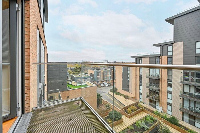 1 Bedroom Flat To Rent In Vale Court, Brentford, TW8