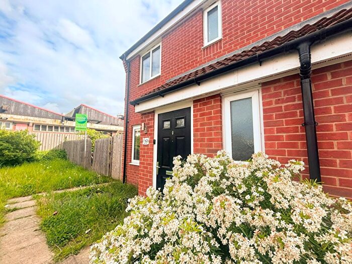 3 Bedroom Property To Rent In Upton Drive, Burton-On-Trent, DE14