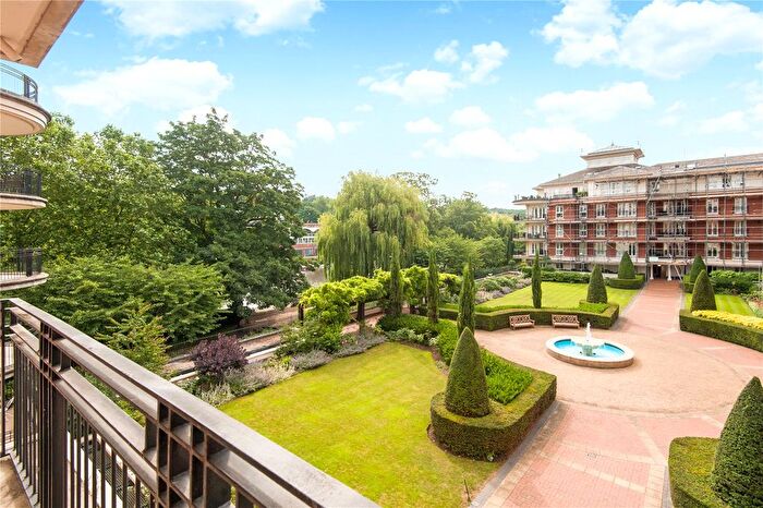 2 Bedroom Flat For Sale In Clevedon Road, Twickenham, TW1