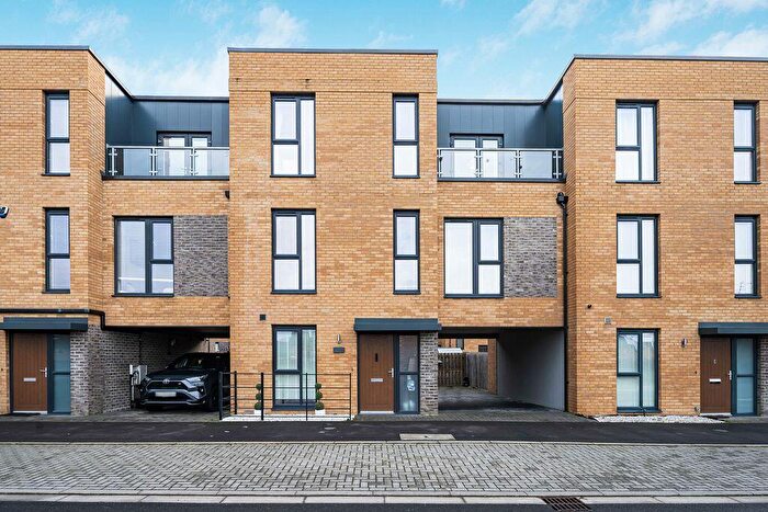 5 Bedroom Terraced House For Sale In Windsor Castle Street, Brooklands, Milton Keynes, MK10