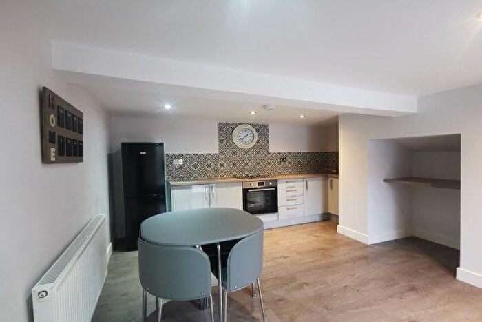 2 Bedroom Property To Rent In Oak Street, Pudsey, LS28