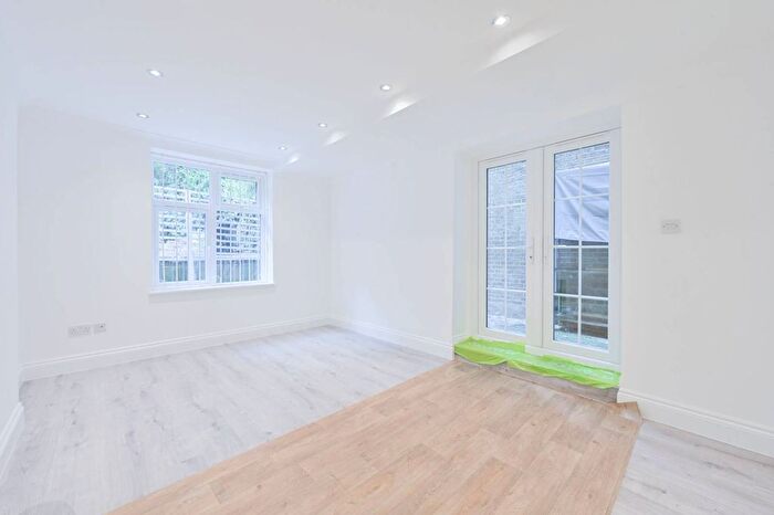 2 Bedroom Flat To Rent In Holland Road, Holland Park, London, W14