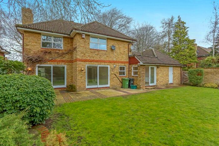 5 Bedroom Detached House To Rent In Bridleway Close, Epsom, Surrey, KT17