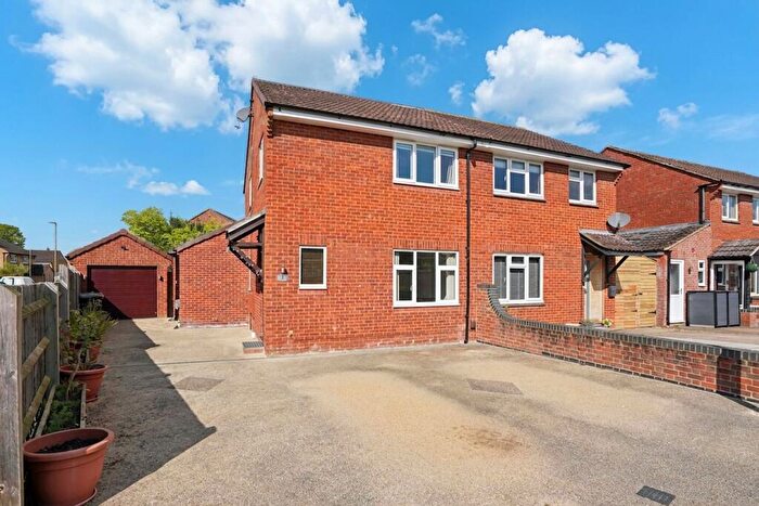 4 Bedroom Semi Detached House For Sale In Trinity Close, Abingdon, OX14