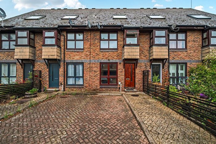 1 Bedroom Flat For Sale In Kinburn Street, London, SE16