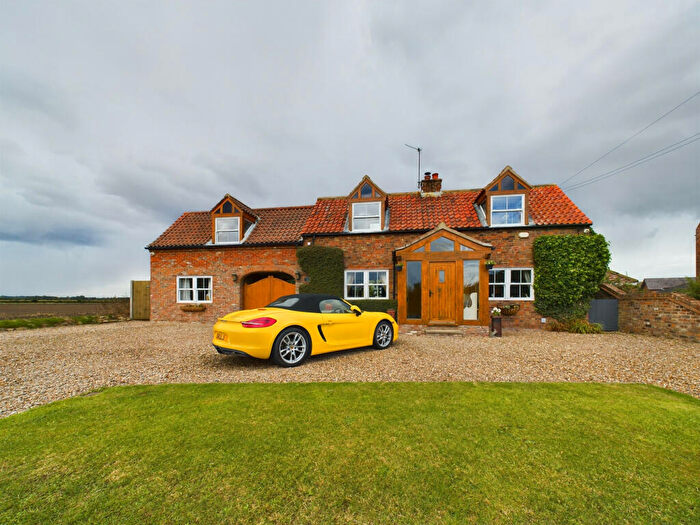 4 Bedroom Detached House For Sale In Sproatley Road, Hull, HU11
