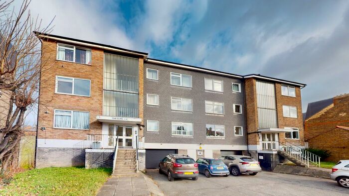 2 Bedroom Flat To Rent In The Elms, Tooting Bec Road, London, SW17