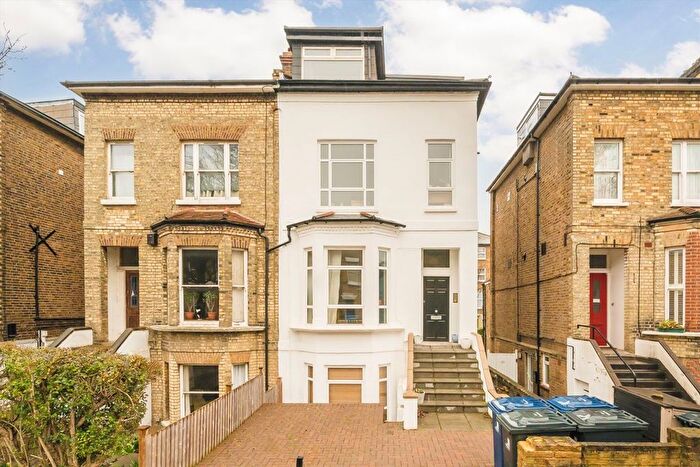 2 Bedroom Flat To Rent In Oxford Road, Ealing, W5