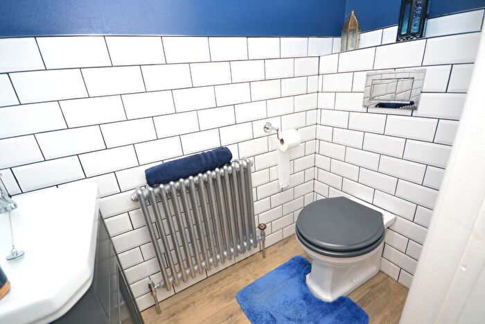 4 Bedroom Semi-Detached House For Sale In Thamesbrook, Hull, HU7