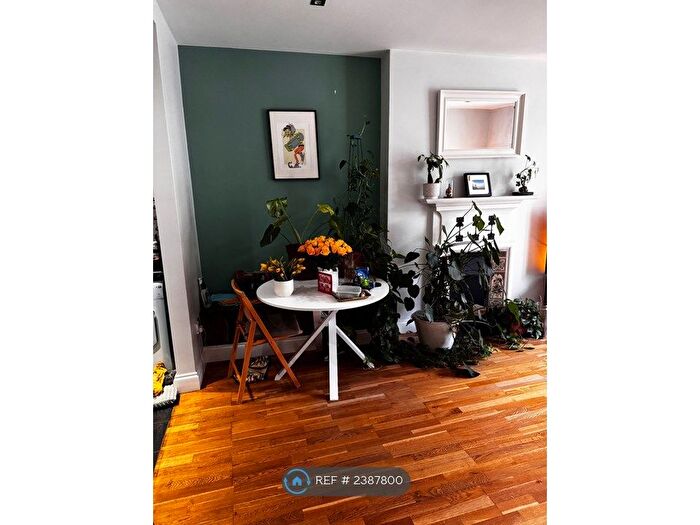 2 Bedroom Flat To Rent In White Horse Lane, London, E1