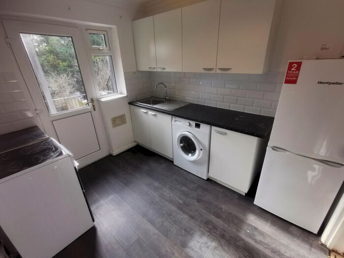2 Bedroom Flat To Rent In Milton Road, Luton, LU1