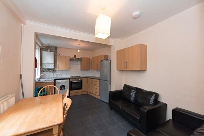 4 Bedroom Flat To Rent In Cowley Road, OX4